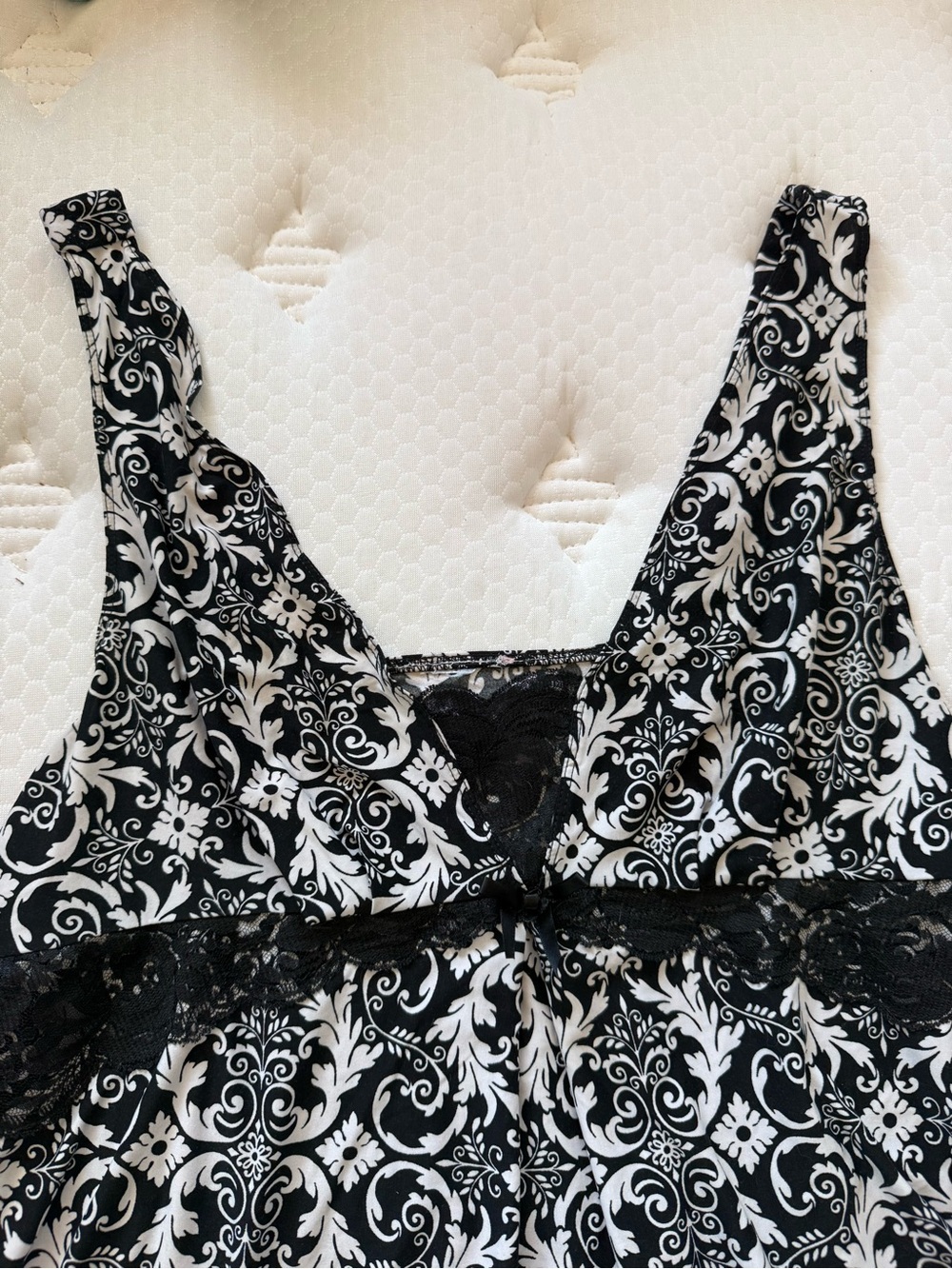 Black & White Lace-Trim V-Neck Women's Tank Top - Picture 4 of 5